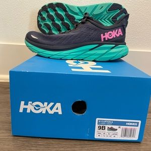 New women’s Hoka Clifton size 9
